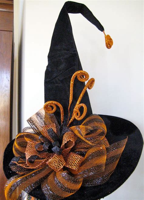 Witch hat with decorative bow